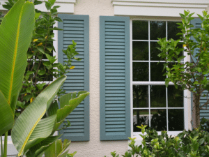 Volet battant PVC ou aluminium sur une maison à Sartrouville